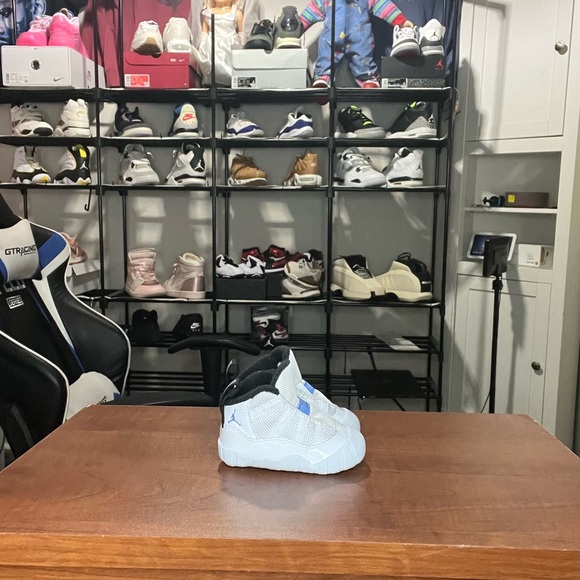 This is a pair of Jordan 11 Retro Crib Bootie 'Legend Blue' infant shoes size 2c - Picture 3 of 6